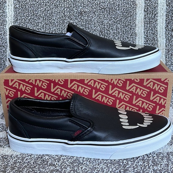 Vans Classic Slip-On Fangs Black/True White MENS - Picture 2 of 16